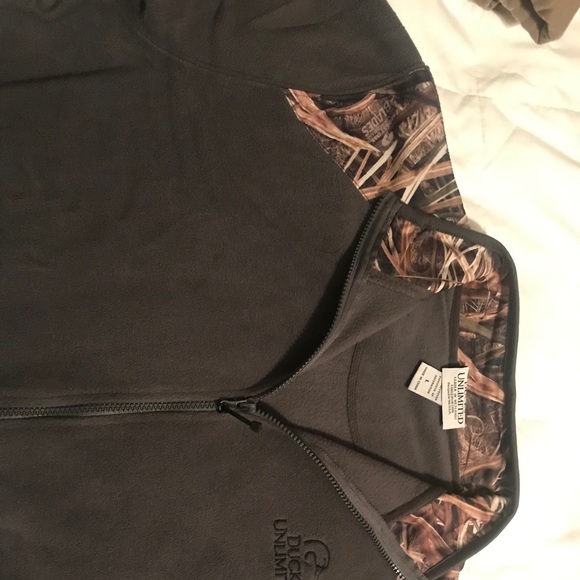 NWOT Ducks Unlimited Zip up fleece - Picture 4 of 4